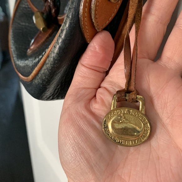 Vintage Dooney & Bourke Crossbody Purse with Toggle Closure RARE - Picture 17 of 17